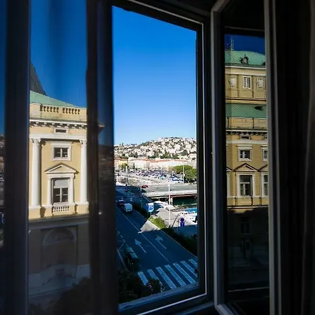 Teatro Suite&rooms Affittacamere Fiume