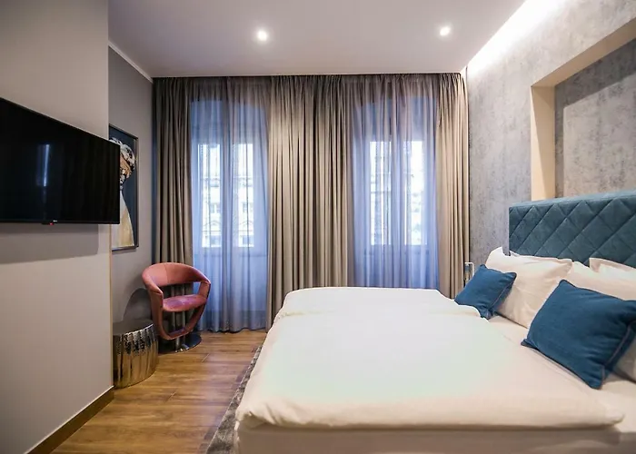 Teatro Suite&rooms Pensiune
