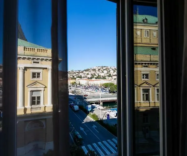 Teatro & Vendégház Fiume