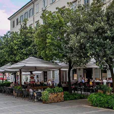 Teatro & 4* Fiume